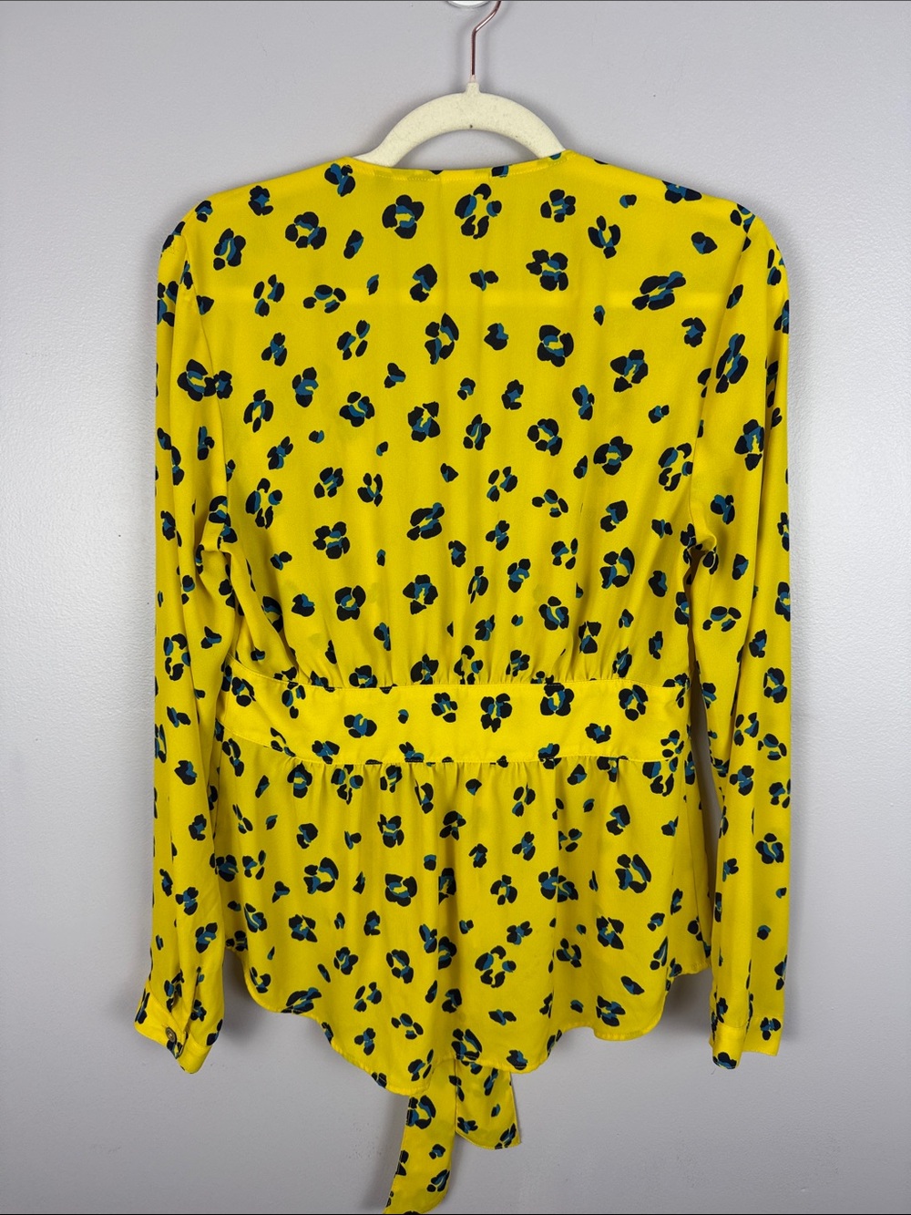 Cabi Presentation Blouse Yellow Floral Cheetah Print Tie Front Peplum M - Picture 12 of 12
